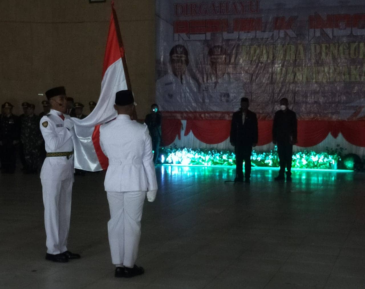 Ilustrasi berita Mimika: Wakil Bupati Mimika, Johannes Rettob Kukuhkan 39 Anggota Pasukan Pengibar Bendera