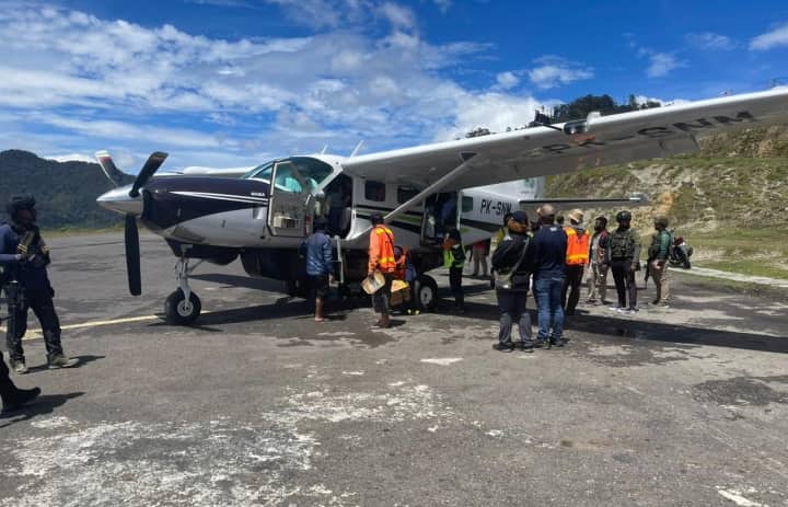 Ilustrasi berita Papua: Tiket Pesawat ke Pedalaman Papua Naik Hingga 100 Persen, Harga Semen Capai Rp 1,4 Juta Persak
