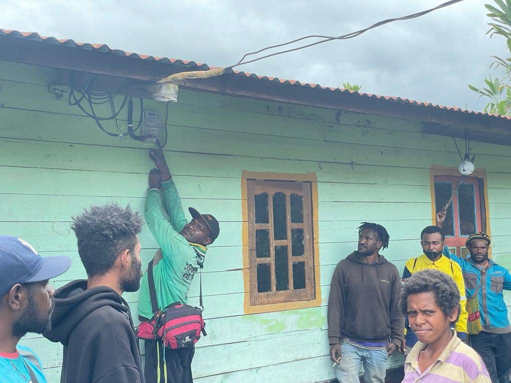 Ilustrasi berita Papua: Wujud Hadirkan Terang, PLN Listriki 154 Keluarga di Wilayah 3T