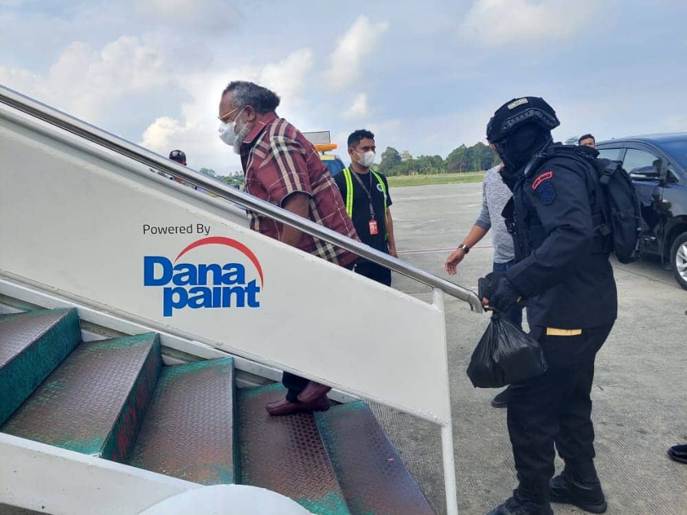 Ilustrasi berita Mimika: Pagi Ini, Bupati Mimika Dibawa ke Gedung Merah Putih KPK, Dua Tersangka Lain Bakal Menyusul