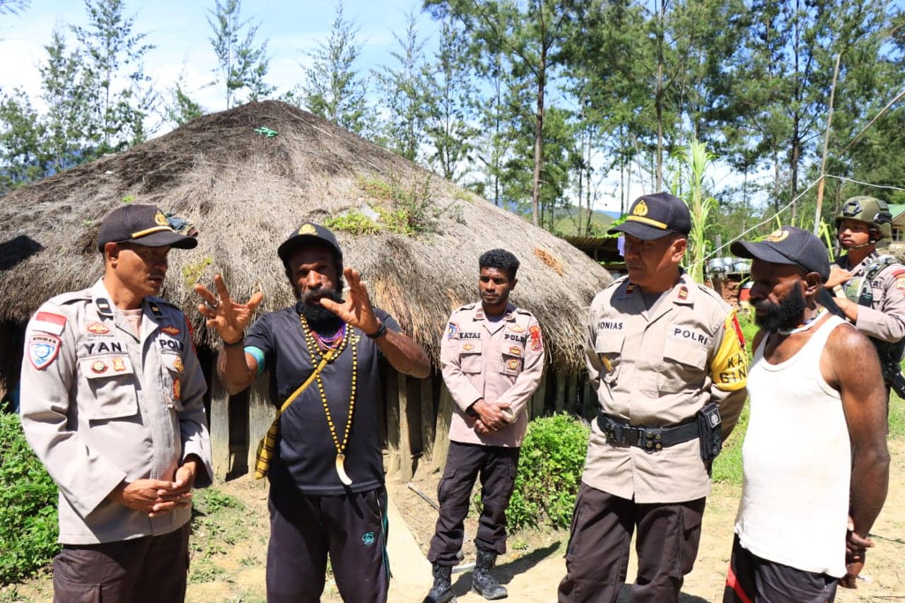 Ilustrasi berita Papua: Kepala Suku Yonius Ganie Minta Warga Jaga Keamanan Wilayah Kabupaten Puncak
