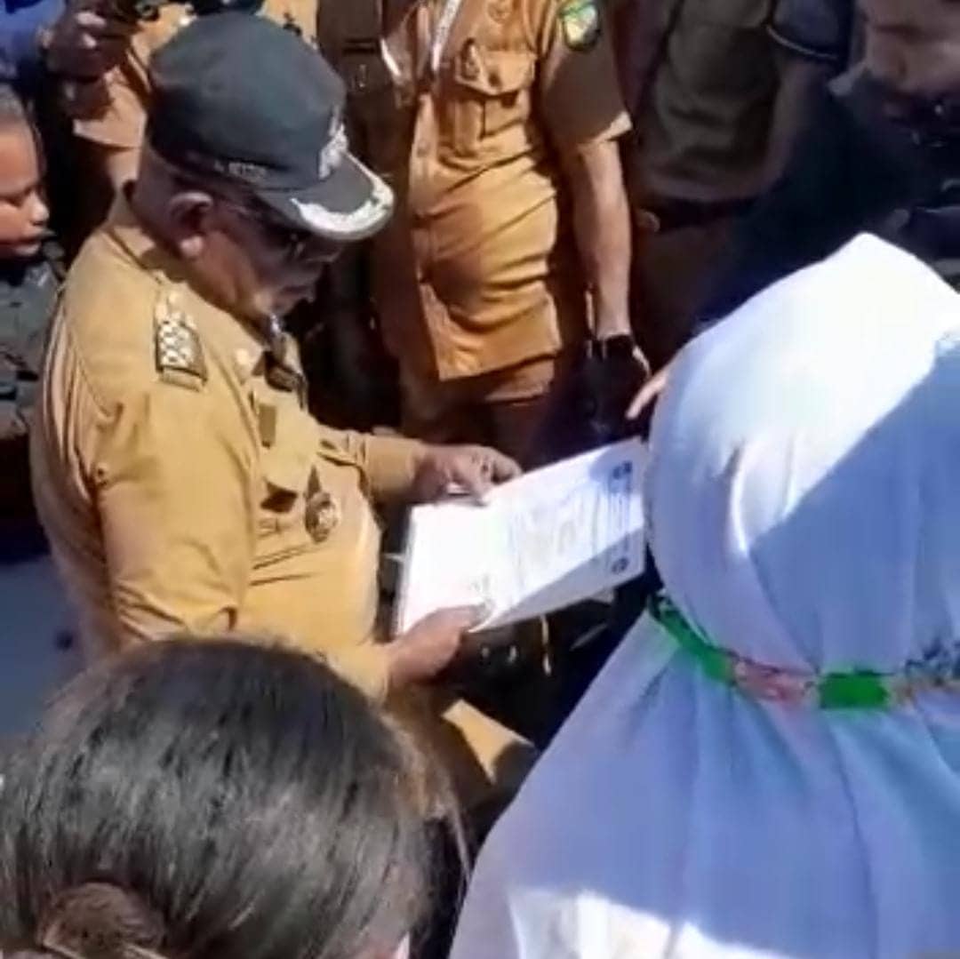 Ilustrasi berita Mimika: 9 Bulan Tidak Digaji, Plt Bupati Mimika Janji Penuhi Hak-Hak Guru PPPK yang Tertunda