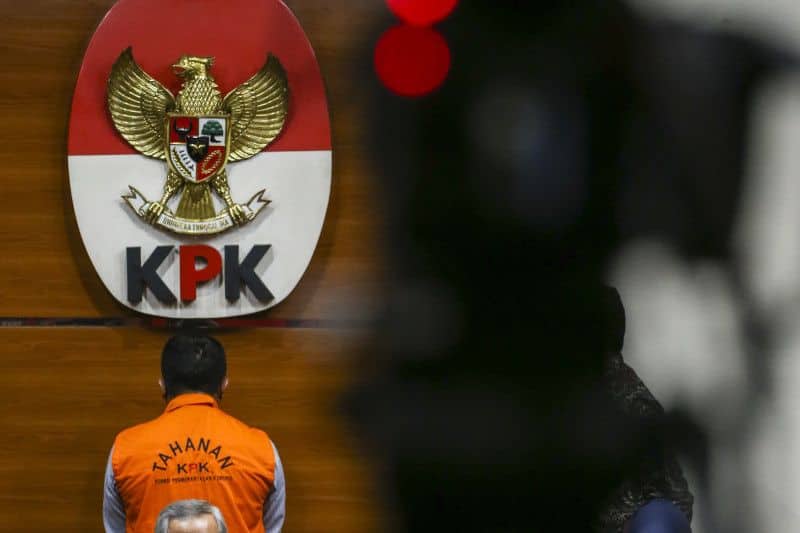 Ilustrasi berita Papua: 3 Kontraktor Ikut Jadi Tersangka, KPK Telusuri Penggunaan Uang Suap yang Diterima Oknum Bupati di Papua