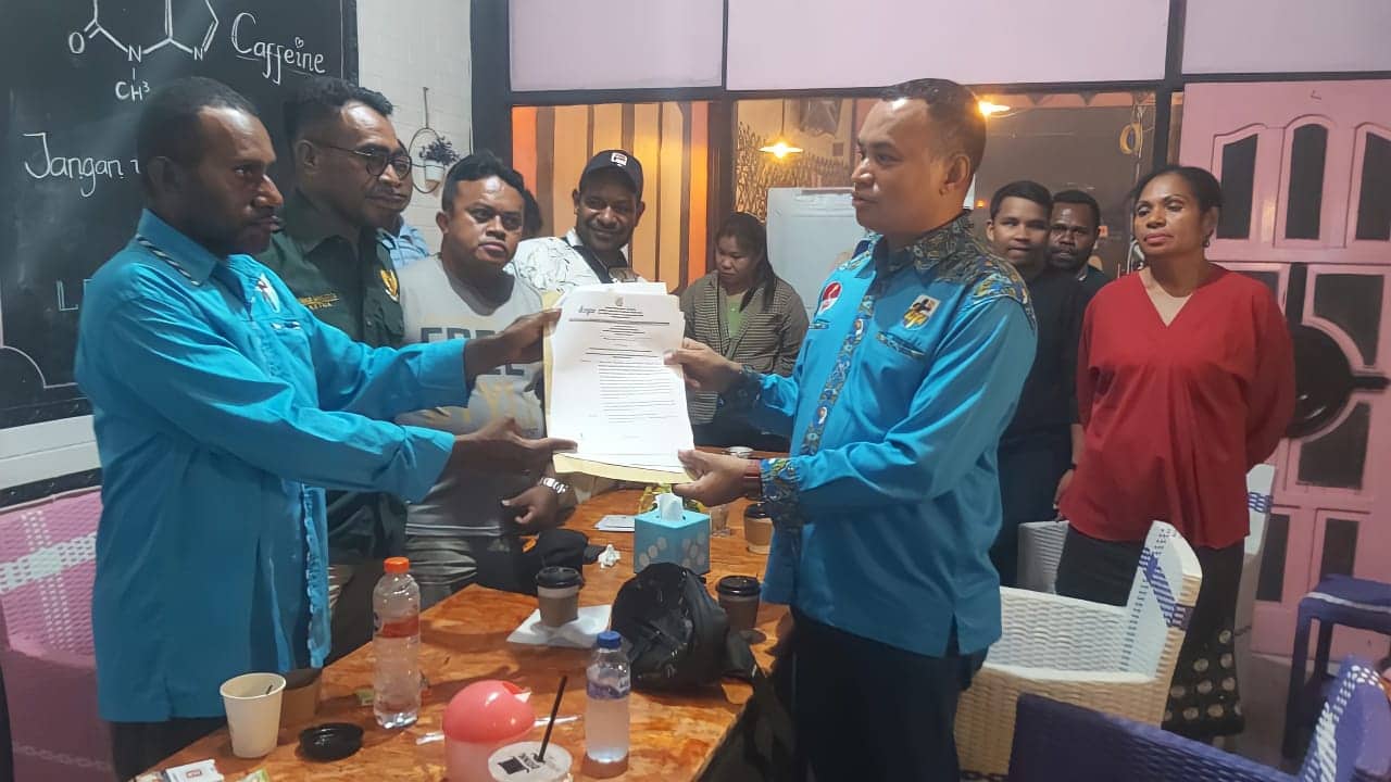 Ilustrasi berita Mimika: Resmi, DPD KNPI Provinsi Tunjuk Richardus Faroka Karateker Ketua KNPI Mimika, Target November 2022 Gelar Musda