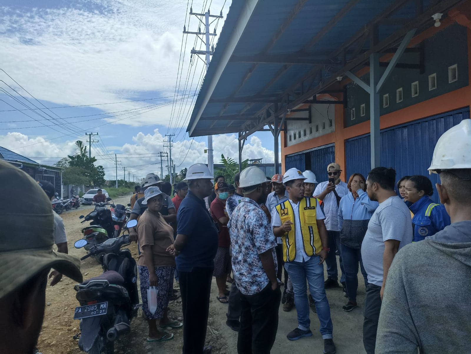 Ilustrasi berita Mimika: Pekerjaan 200 Meter Jalan yang Bermasalah Dialihkan, Pengaspalan Jalan Anggrek Timika Berlanjut