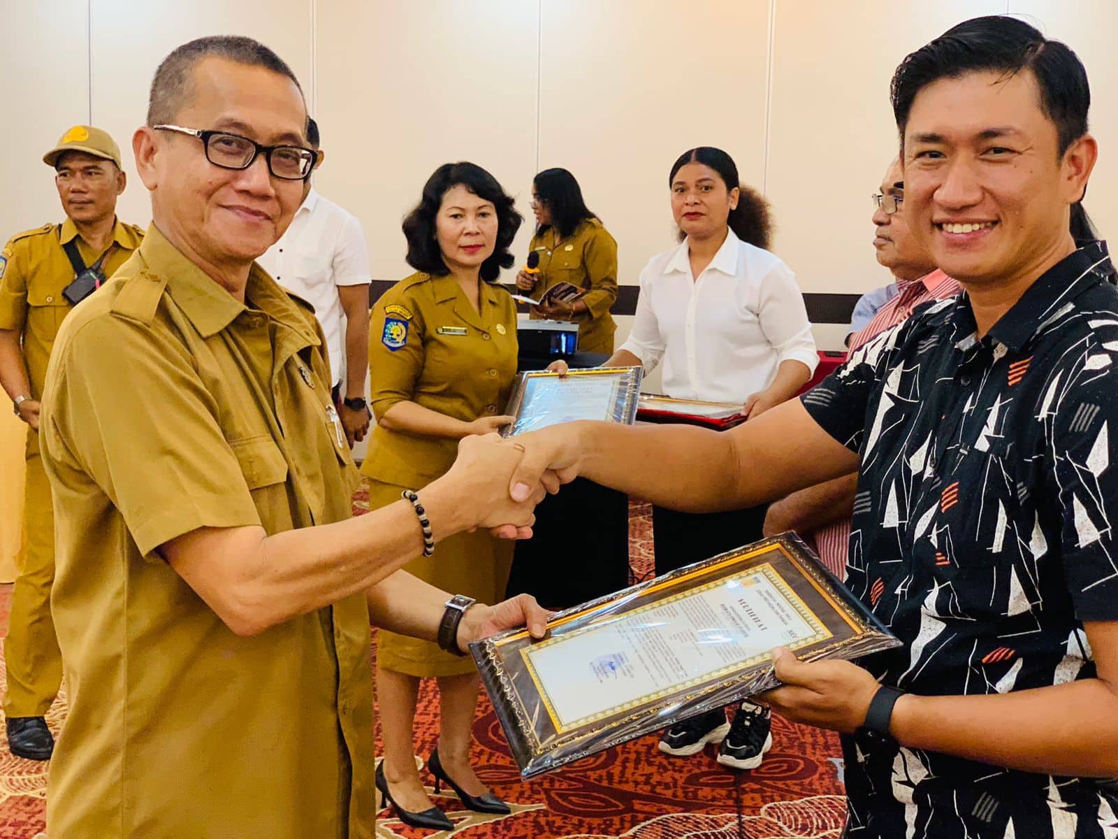 Ilustrasi berita Mimika: Plt Bupati John Rettob Apresiasi Kinerja Dinas Peternakan Mampu Wujudkan Mimika Swasembada Telur