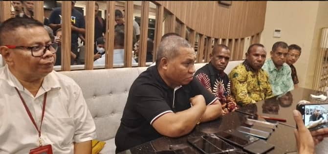 Ilustrasi berita Papua: Pengacara Gubernur Enembe Siap Penuhi Panggilan KPK, Doren Wakerkwa Juga Turut Diperiksa