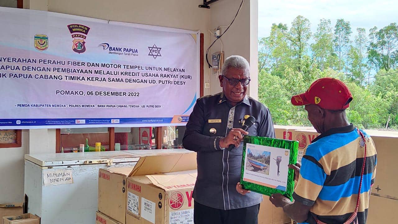 Ilustrasi berita Mimika: Di Pomako, Plt Bupati Mimika Serahkan Perahu Fiber Kredit Bank Papua, Harap Nelayan Tradisional Mimika "Naik Kelas"