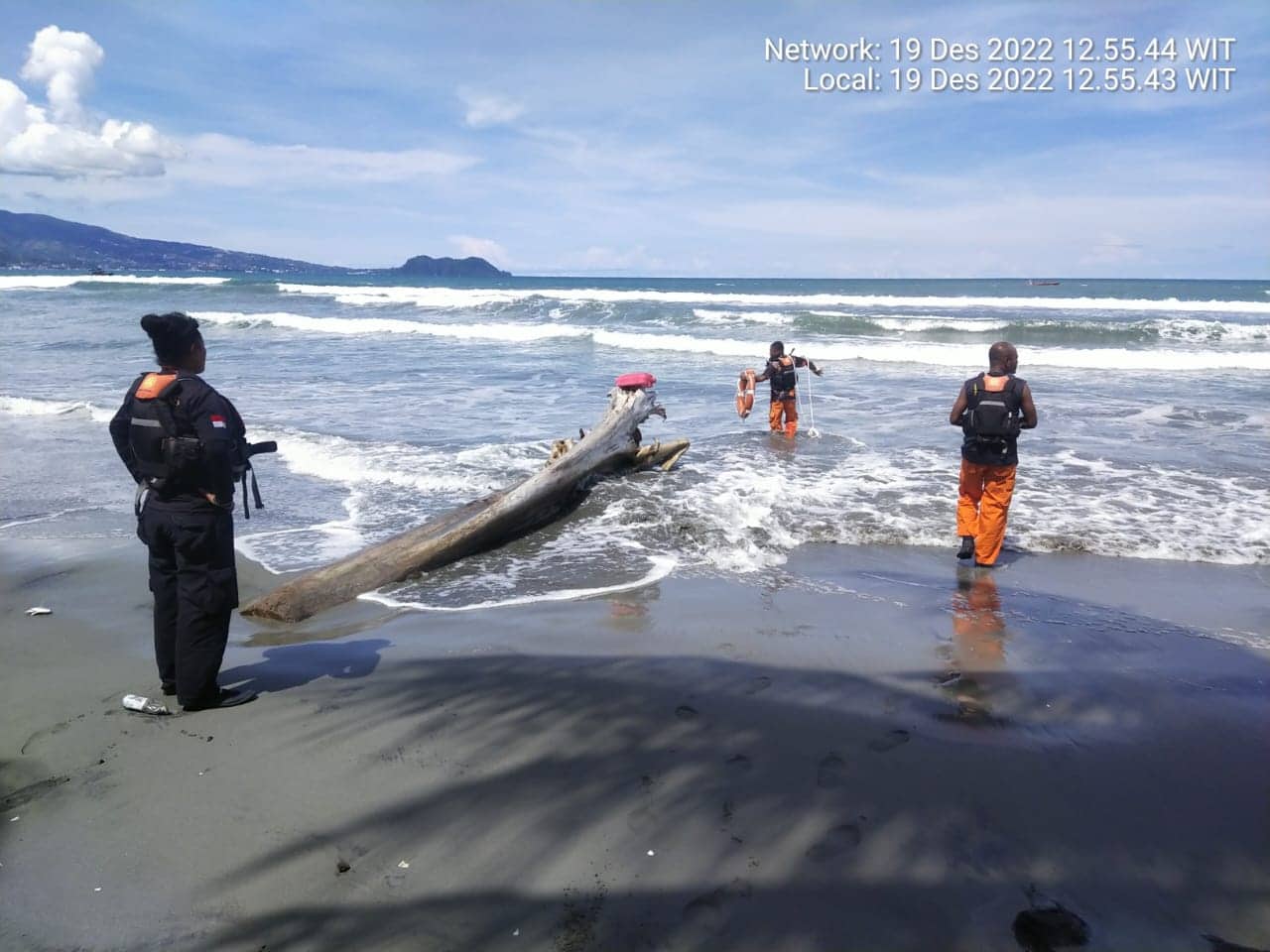 Ilustrasi berita Papua: Pengunjung Pantai Wisata Rembulan Holtekam Tenggelam Saat Berenang, SAR Jayapura Terjunkan Tim Rescue
