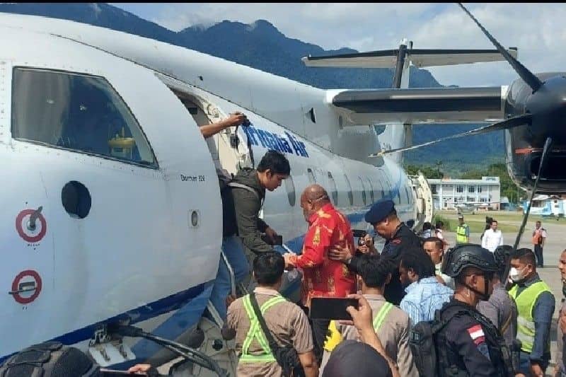 Ilustrasi berita Papua: KPK Benarkan Penangkapan Gubernur Lukas Enembe, Terbang ke Jakarta Lewat Manado
