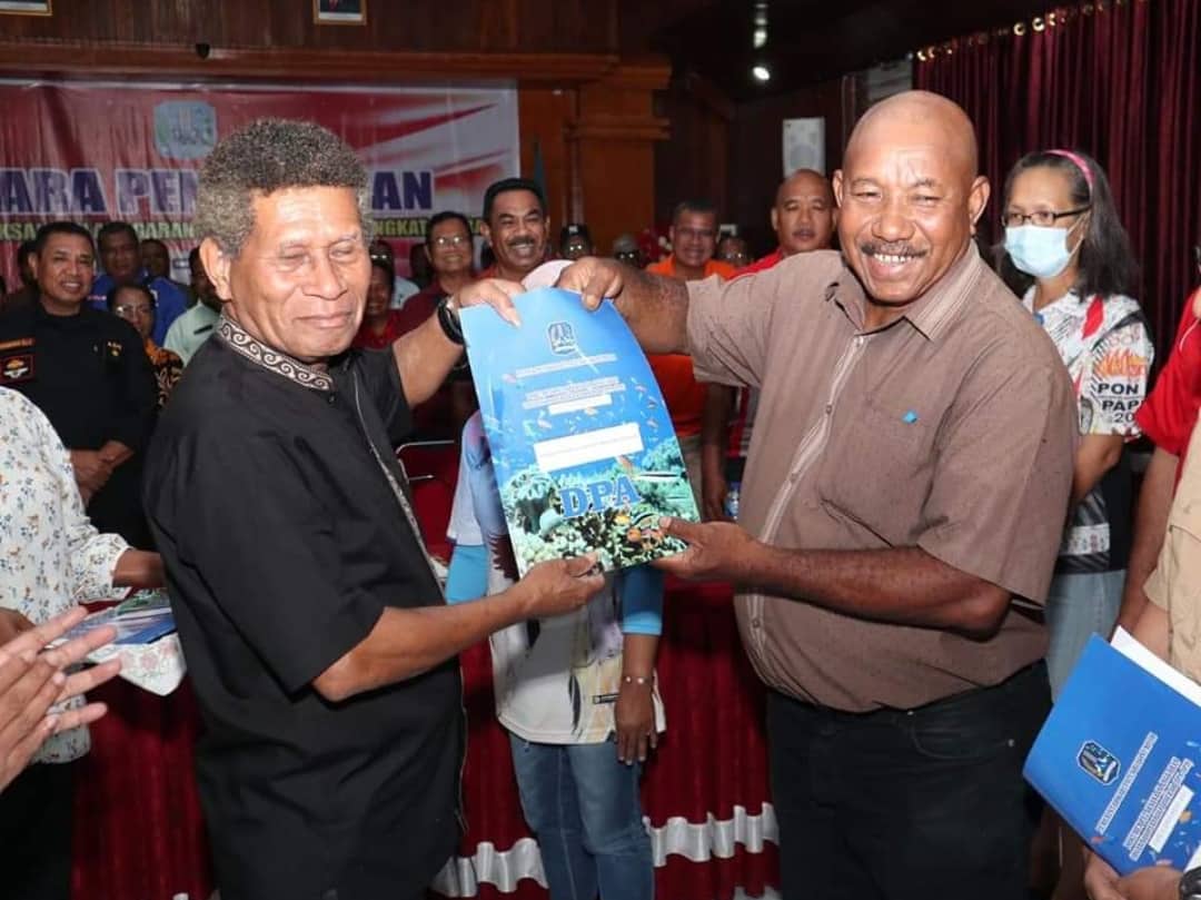 Ilustrasi berita Papua: Dari Penyerahan DPA Biak Numfor Tahun 2023, Bupati Naap Ingatkan Dokumen Juga Dibagi ke Kabid dan Kasubid