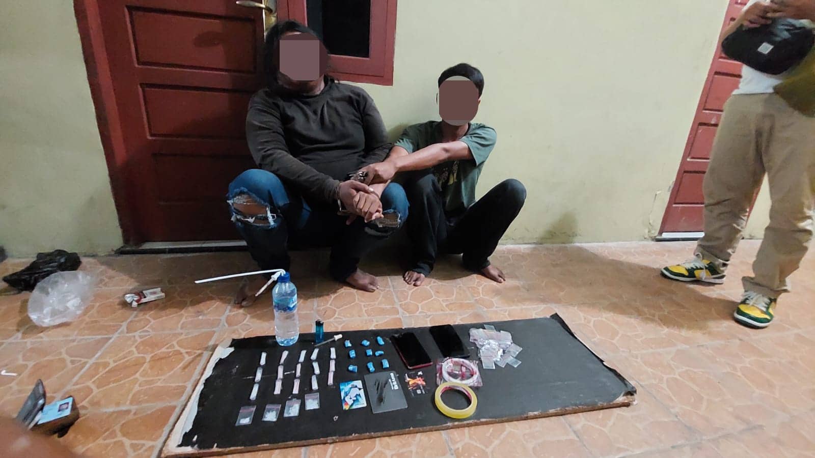 Ilustrasi berita Mimika: Anggota Polres Mimika Bekuk Dua Bandar Sabu di Jalan Yos Sudarso Nawaripi Timika