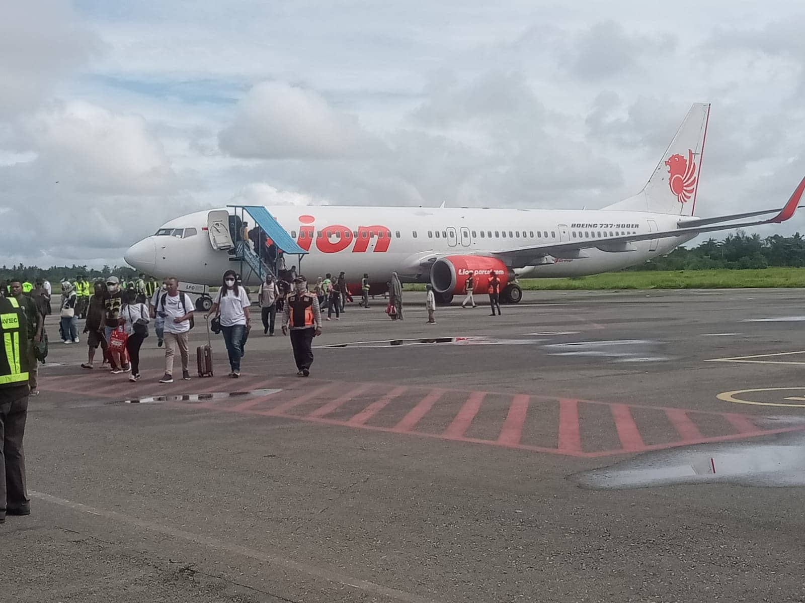 Ilustrasi berita Papua: Pesawat Lion Air Tabrak Garbarata di Bandara Mopah Merauke, Begini Kronologisnya …..