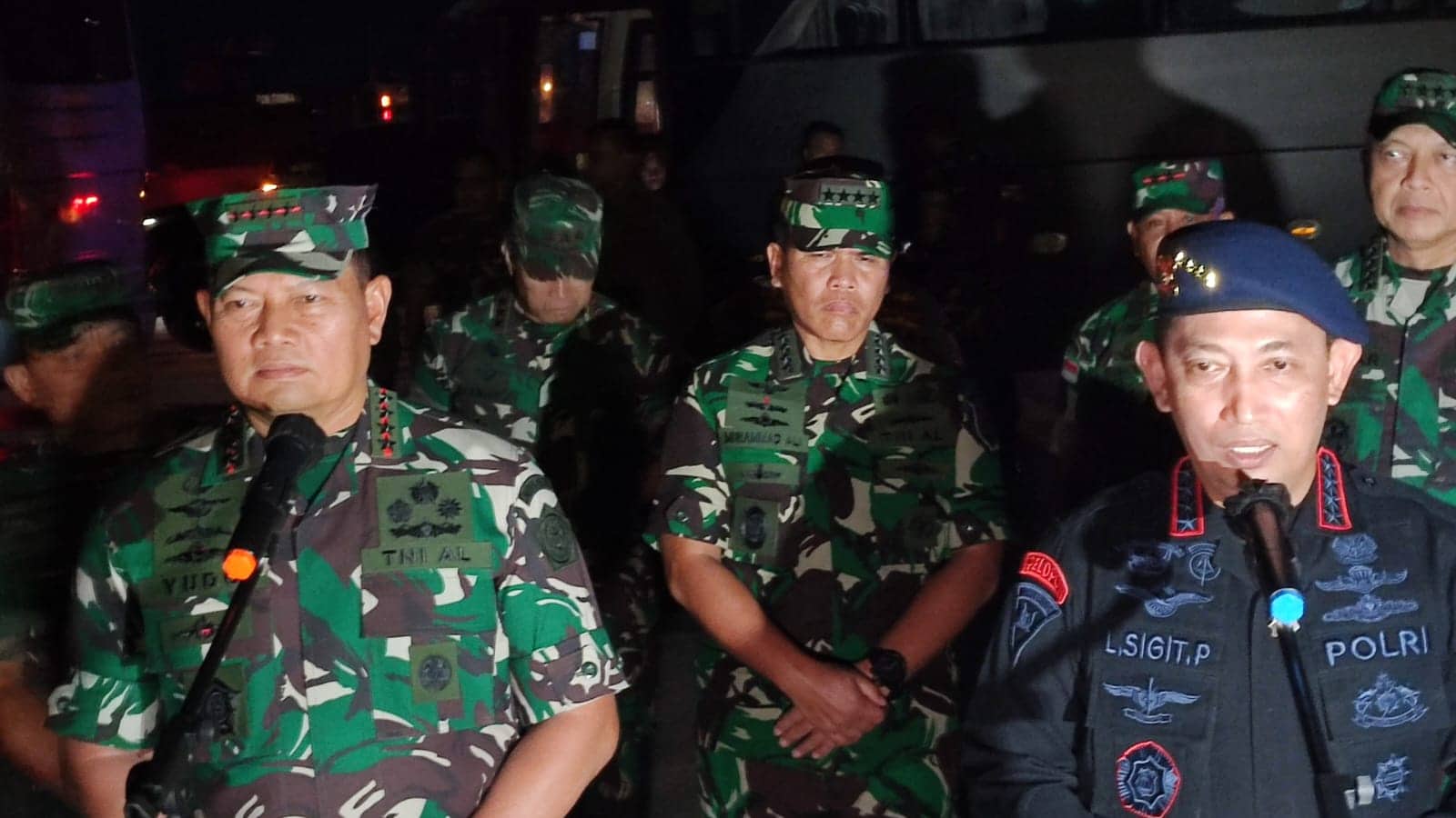 Ilustrasi berita Mimika: Kunjungi Mimika Panglima TNI dan Kapolri Cek Alutsista dan Berikan Dorongan Moril Anggota