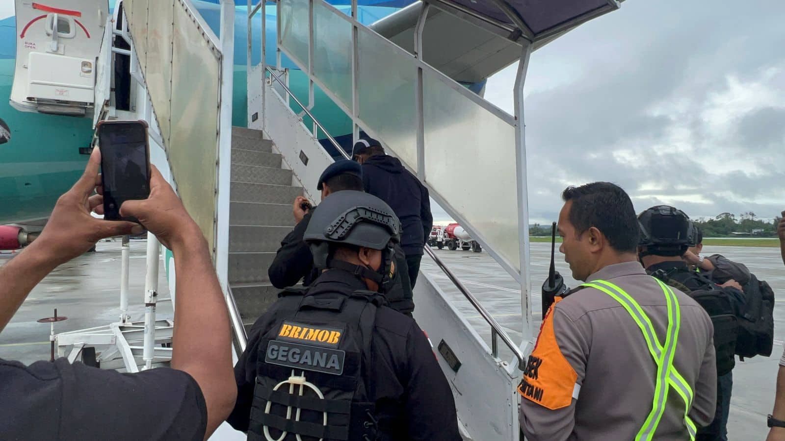 Ilustrasi berita Papua: Gunakan Pesawat Komersil, Bupati Mamberamo Tengah Ricky Ham Pagawak Diterbangkan ke Jakarta