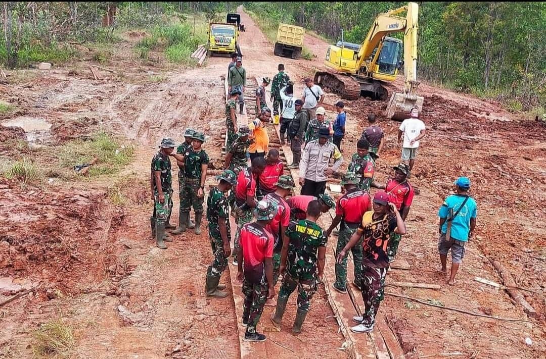 Ilustrasi berita Papua: Kolaborasi Warga, TNI-Polri dan Satgas Pamtas Perbaiki Jalan Trans Jagebob Merauke