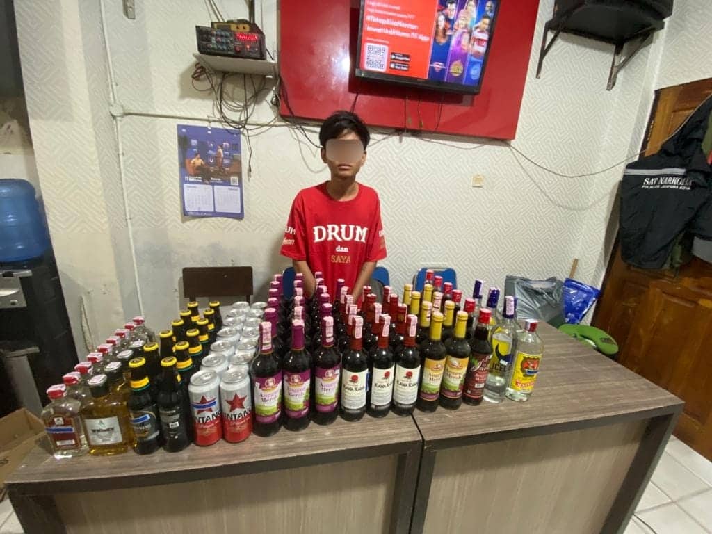 Ilustrasi berita JAYAPURA: Jual 91 Botol Miras di Pantai Hamadi, Polisi Amankan Seorang Pemuda