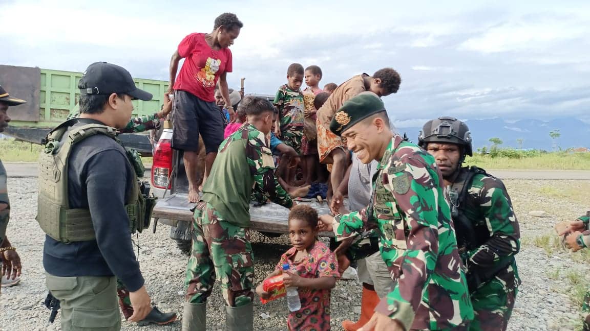 Ilustrasi berita Papua: Tim Gabungan TNI/Polri Berhasil Evakuasi 33 Masyarakat Paro Nduga ke Kenyam