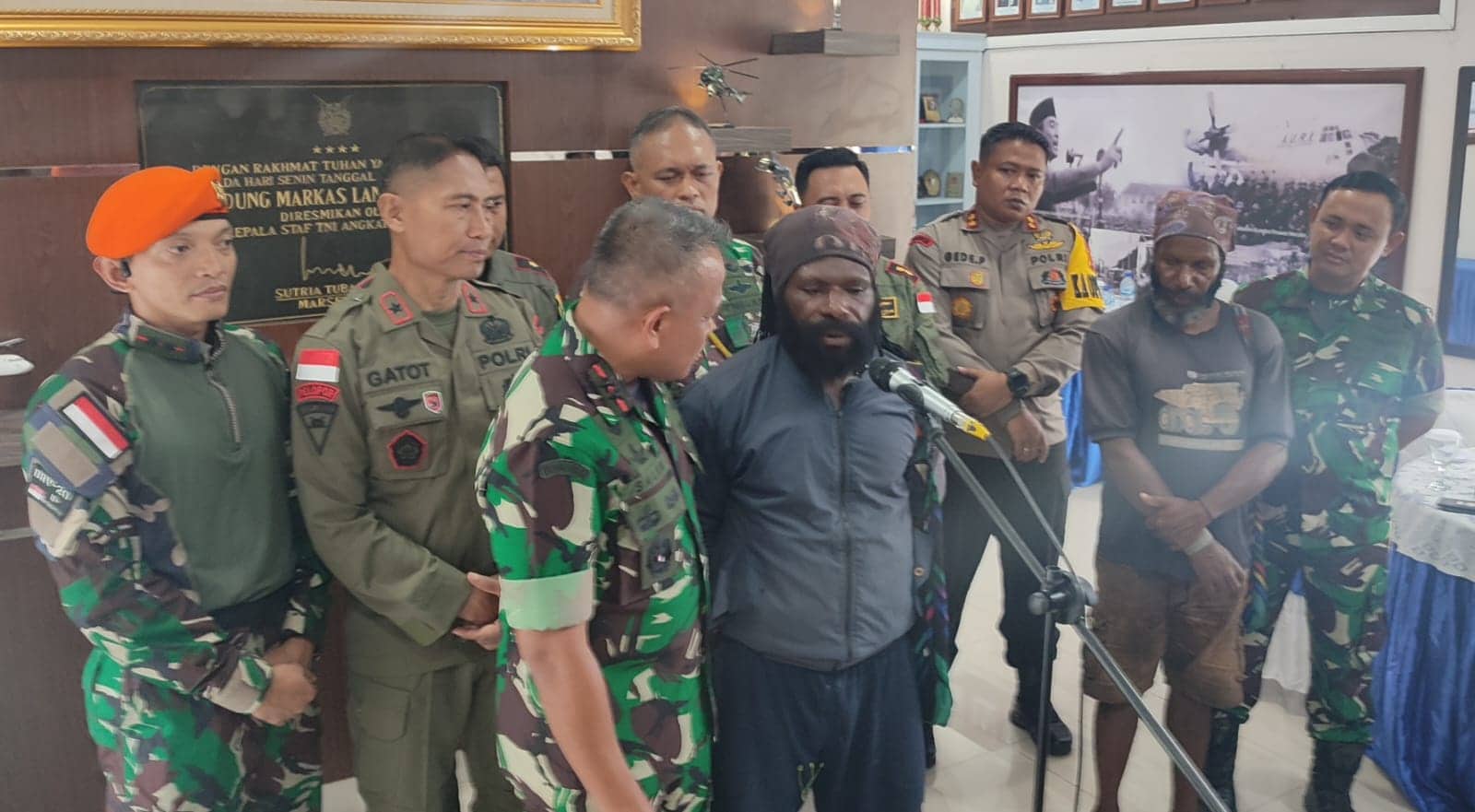 Ilustrasi berita Papua: Sempat Lari ke Alama, Kontraktor Puskesmas Yenggelo Nduga Ungkap Alasan 10 Pekerja Minta Dievakuasi ke Timika
