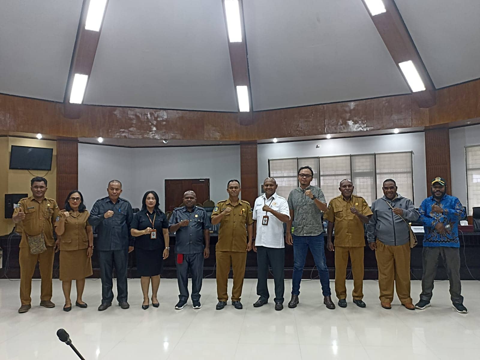Ilustrasi berita Mimika: Penyebaran Pangkalan Minyak Tanah di Timika Tidak Merata, Dewan Minta Disperindag Mimika Hentikan Penjualan Eceran