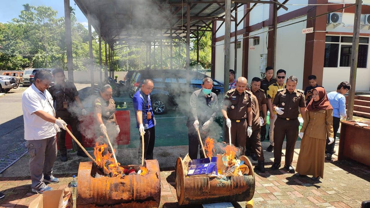 Ilustrasi berita Mimika: Ratusan Gram Narkoba dan Barang Bukti Hasil Kejahatan Dimusnahkan Kejari Mimika