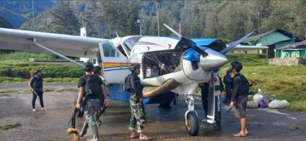 Ilustrasi berita Papua: Gegara Penembakan Pesawat Asian One, KKB Papua Pimpinan Joni Botak dan Apen Kobogau Bentrok di Beoga