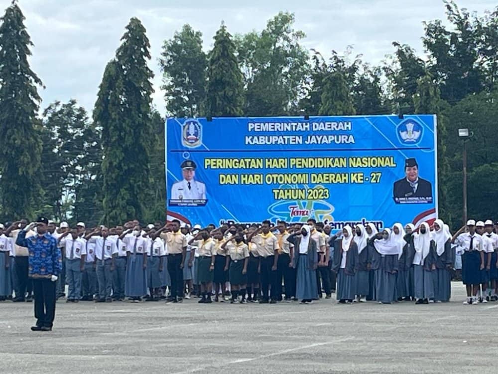 Ilustrasi berita JAYAPURA: Peringatan Hardiknas Jangan Hanya Seremonial, Tri Warno Singgung Kesejahteraan Guru