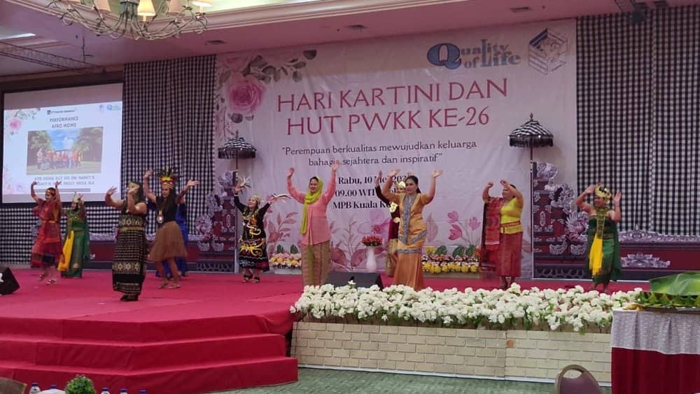 Ilustrasi berita Mimika: Rayakan HUT ke-26 dan Peringati Hari Kartini Tahun 2023, PWKK Gelar Fashion Show