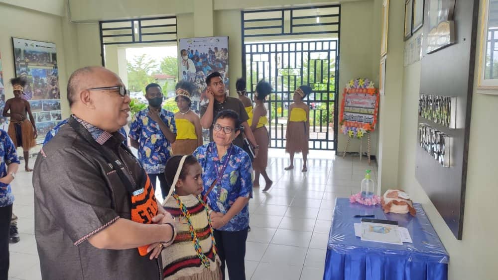 Ilustrasi berita Mimika: Kunjungi SATP di SP 4, DPRD Mimika : Harus Jadi Contoh Bagi Pemerintah, Sentra Pendidikan Seharusnya Bisa