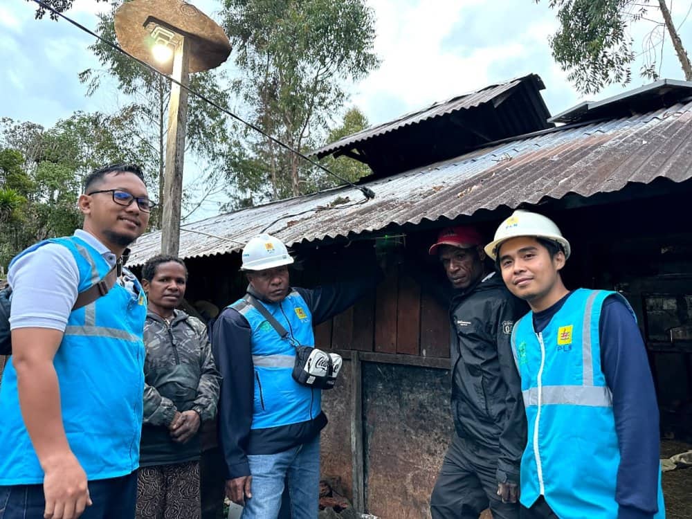 Ilustrasi berita Papua: PLN Wujudkan Impian Luis Nikmati Listrik Lewat Program Light Up The Dream
