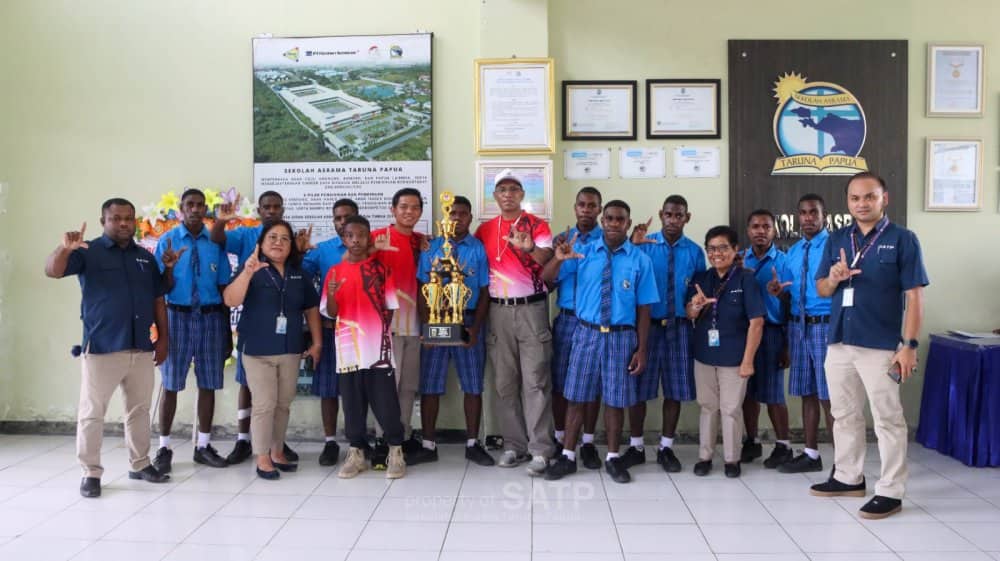 Ilustrasi berita Mimika: Juara 1 se-Provinsi Papua Tengah, Tim Voli SATP Timika Terima Piala dan Uang Tunai Rp 10 Juta dari Pemda Mimika