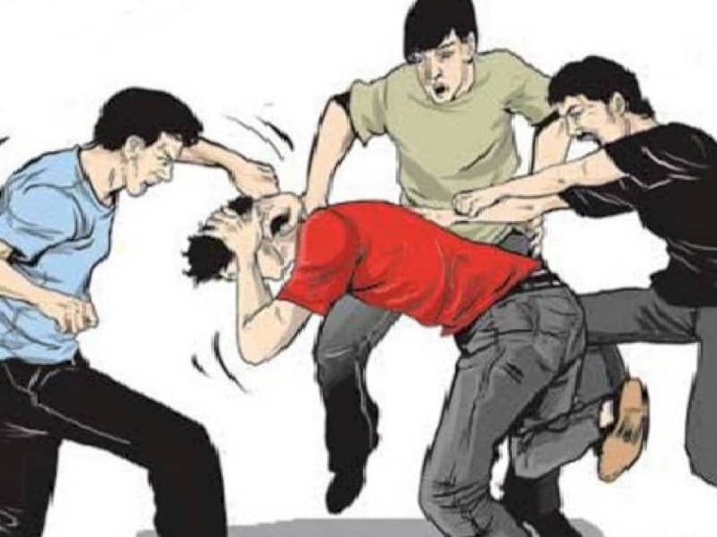 Ilustrasi berita Mimika: Gegara Kasih Rokok Murahan, Tukang Ojek di Gorong-gorong Timika Dikeroyok Tiga Pemabuk, Terancam 5,5 Tahun Penjara