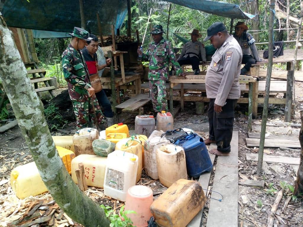 Ilustrasi berita Mimika: Tim Gabungan Amankan Puluhan Liter Minuman Keras Jenis Sopi di Tiga Kampung di Distrik Mimika Timur
