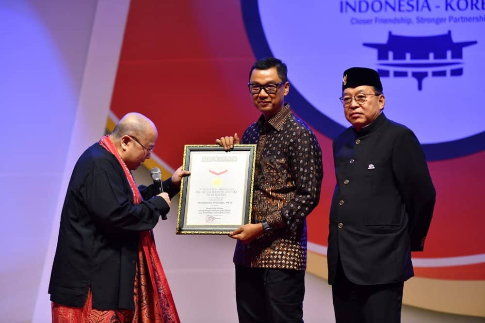 Ilustrasi berita Nasional: Jadi Tokoh Inspiratif Dunia, Biografi Jokowi Tulisan Dirut PLN Terbit di Korea