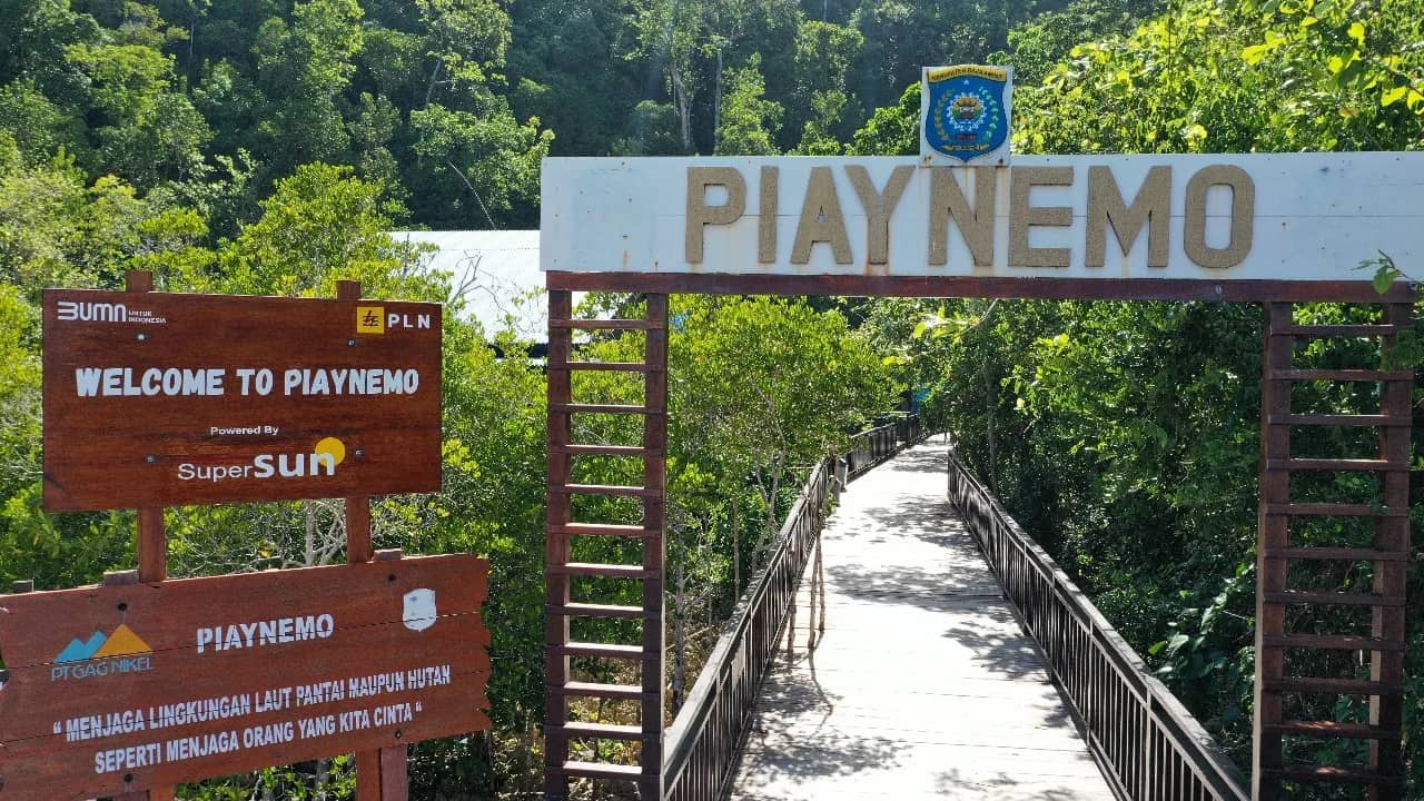 Ilustrasi berita Papua: Dorong Pengembangan Pariwisata di Raja Ampat, PLN Hadirkan Listrik Bersih Lewat SuperSUN