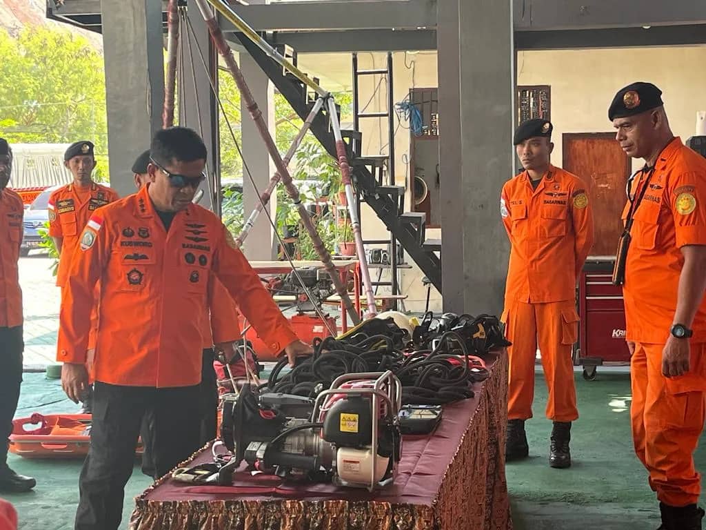 Ilustrasi berita JAYAPURA: Kabasarnas Cek Fasilitas dan Kesiapan SAR Jayapura Lakukan Operasi di Lapangan