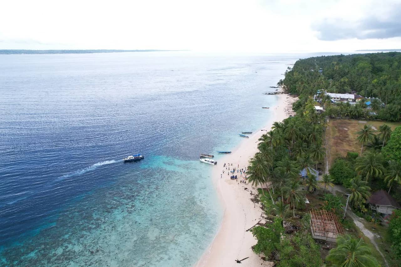 Ilustrasi berita Papua: Setelah Tujuh Tahun Menyala Terbatas, Pulau Owi Kini Terang 24 Jam