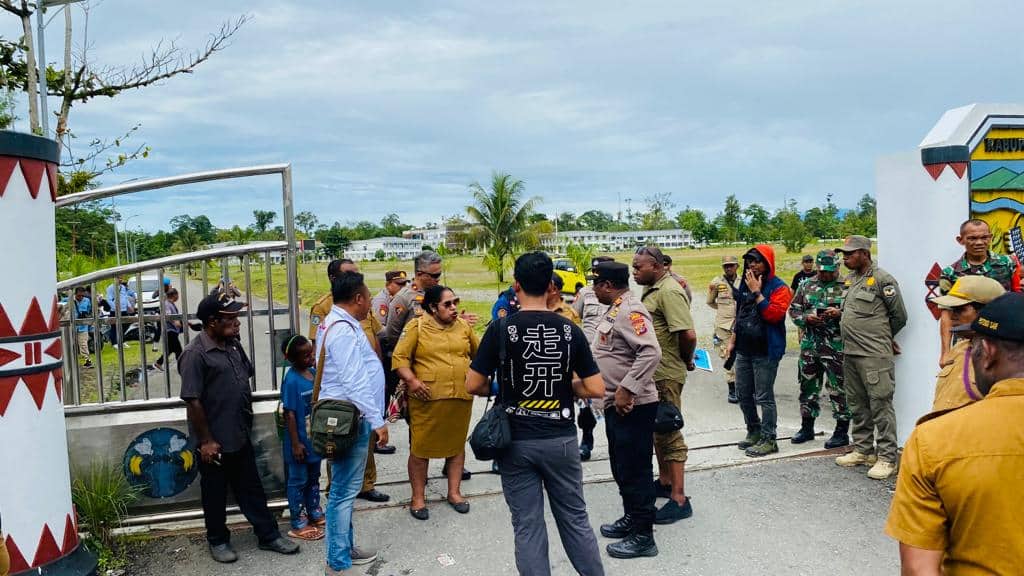 Ilustrasi berita Mimika: Sebut Nama 4 Oknum Pejabat, Solidaritas ASN OAP Kosongkan Kantor Bupati Mimika Hingga Tuntutan Dijawab