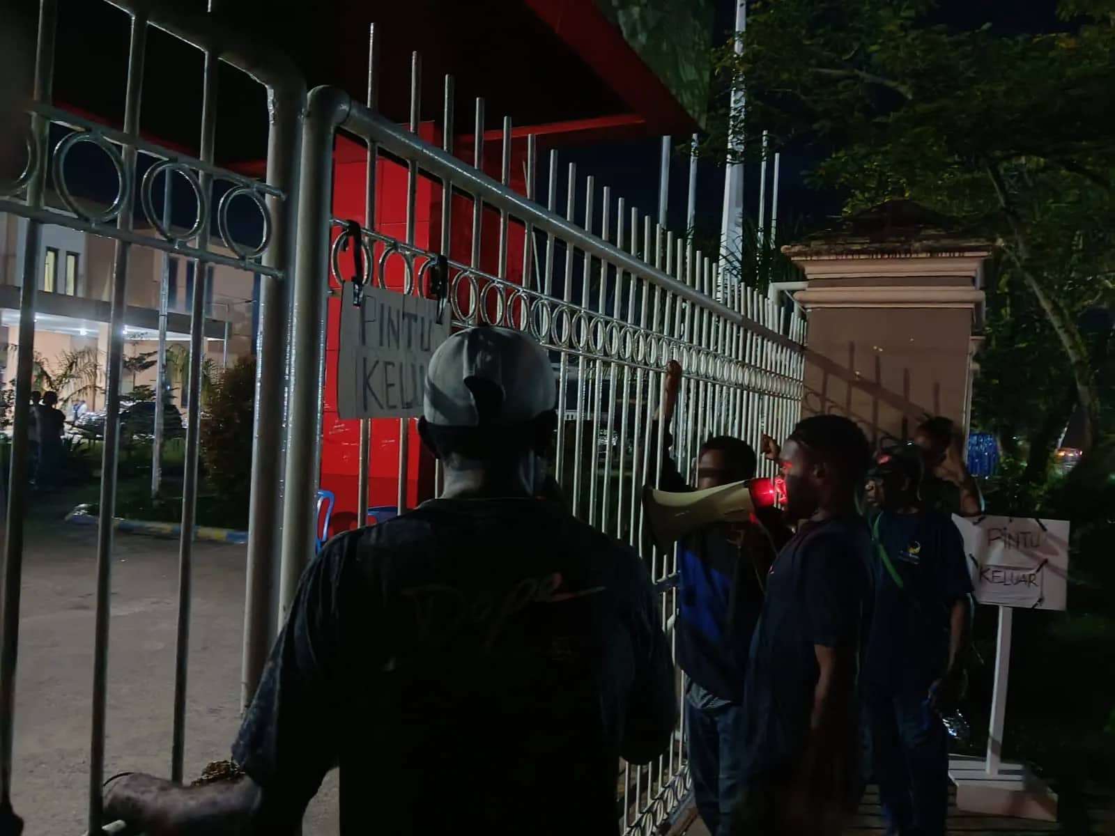 Ilustrasi berita Mimika: Polres Mimika Diminta Periksa Ketua, Anggota KPPS dan PPD Distrik Wania, Caleg : KPU Mimika Sebaiknya Hentikan Pleno