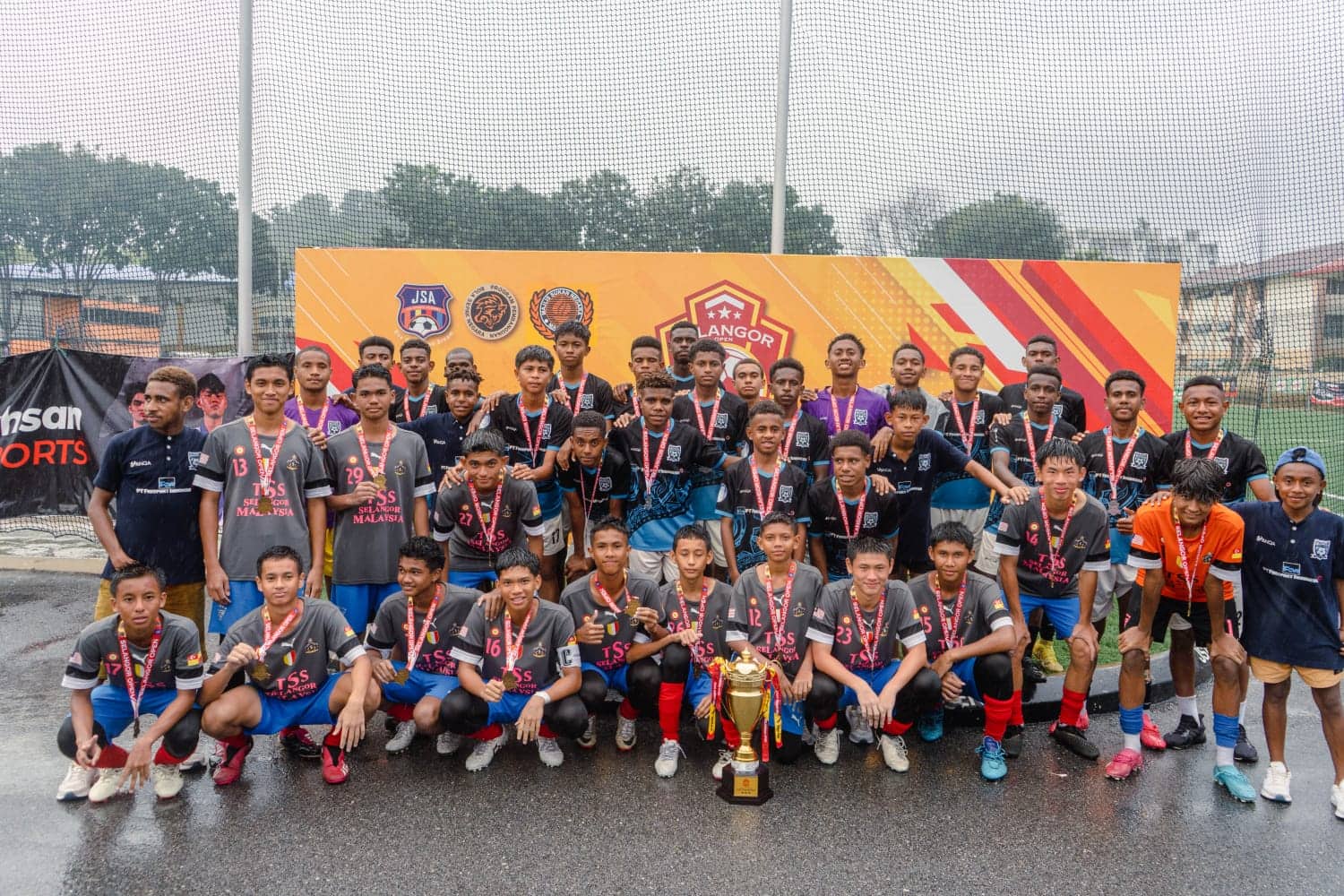 Ilustrasi berita Mimika: Papua Football Academy PTFI Awali Sejarah di Kompetisi Nasional dan Internasional