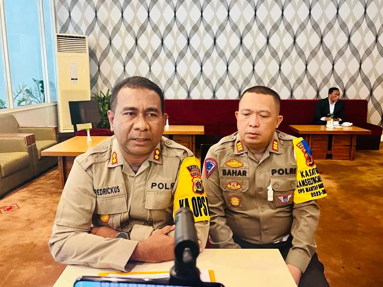 Ilustrasi berita JAYAPURA: Oknum Anggota KPU Kabupaten Jayapura yang Diamankan Polisi Akhirnya Dipulangkan