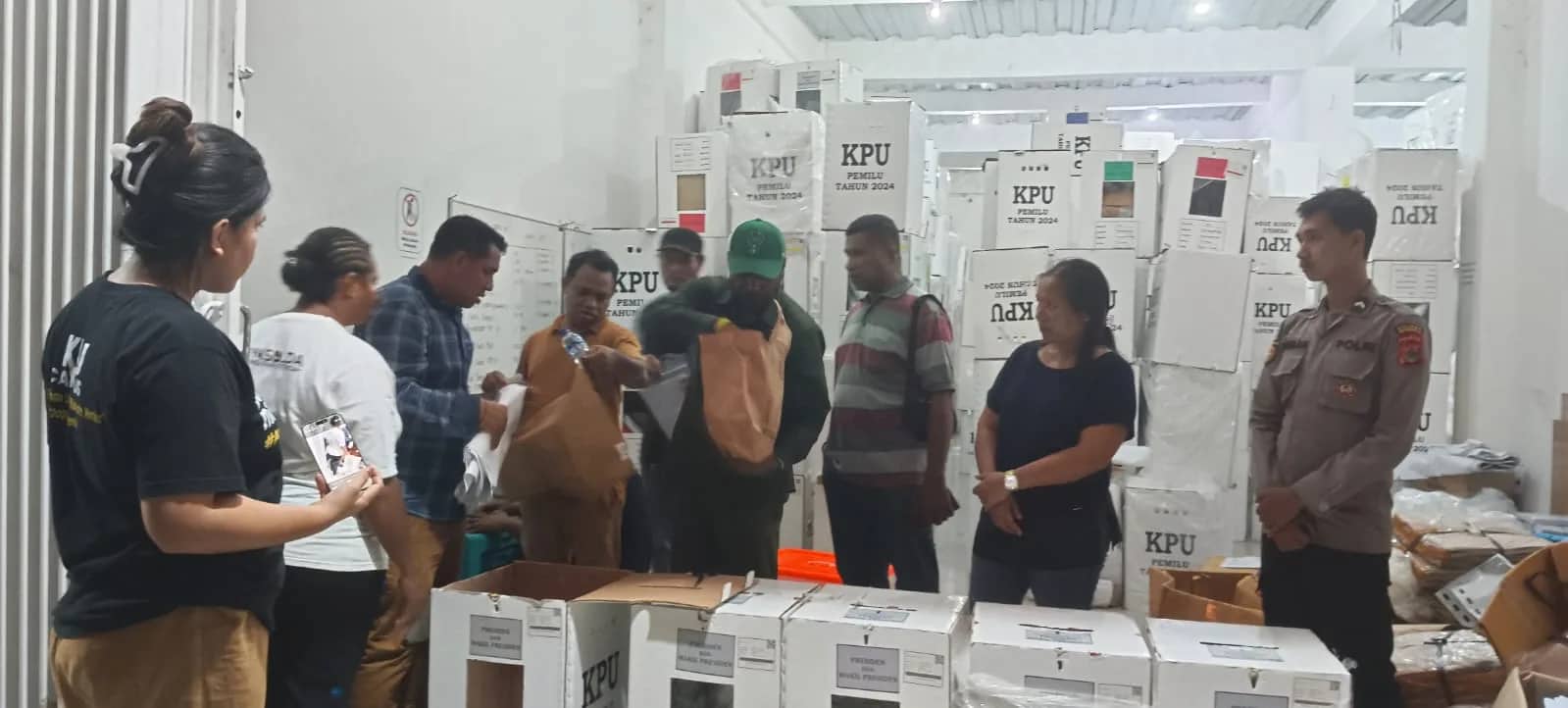 Ilustrasi berita Mimika: Hasil Pilpres Digugat ke MK, KPU Mimika Siapkan Bukti C1 Salinan Hasil Perhitungan Suara di 5 TPS