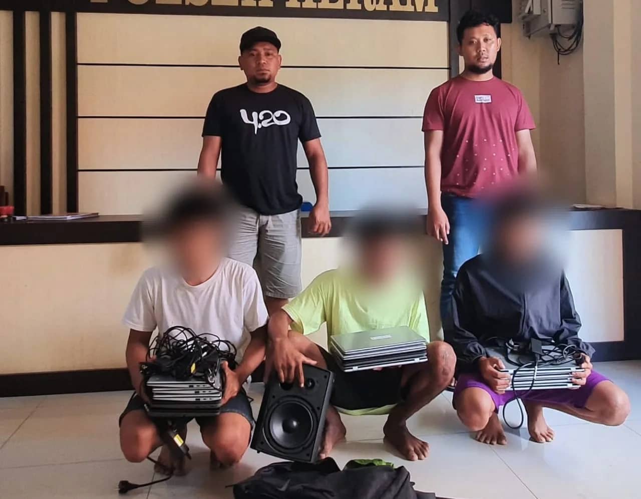 Ilustrasi berita JAYAPURA: Curi 25 Unit Laptop, Tiga Pelajar Diciduk Polisi, Satu Pelaku Lainnya Buron