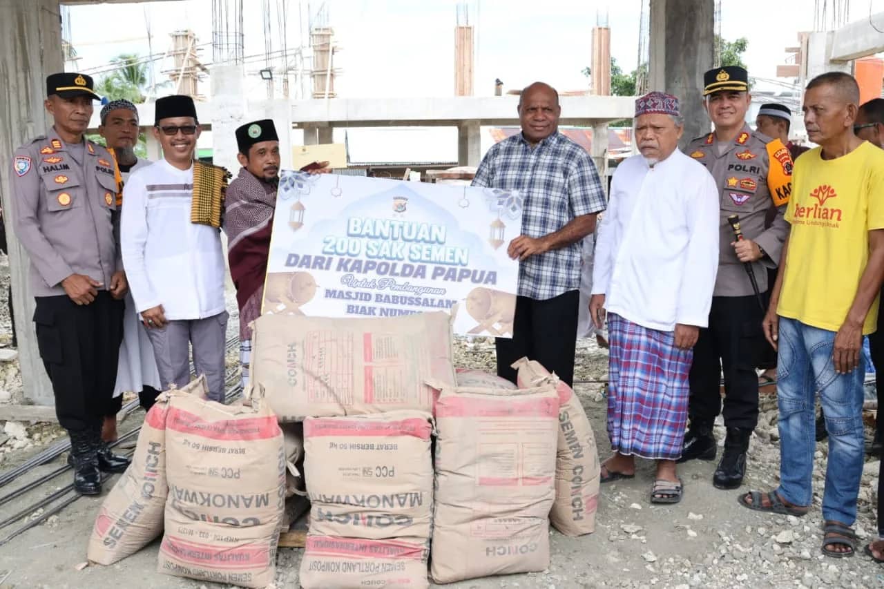 Ilustrasi berita Papua: Kapolda Papua Bantu 200 Sak Semen untuk Percepatan Pembangunan Masjid Babussalam Biak