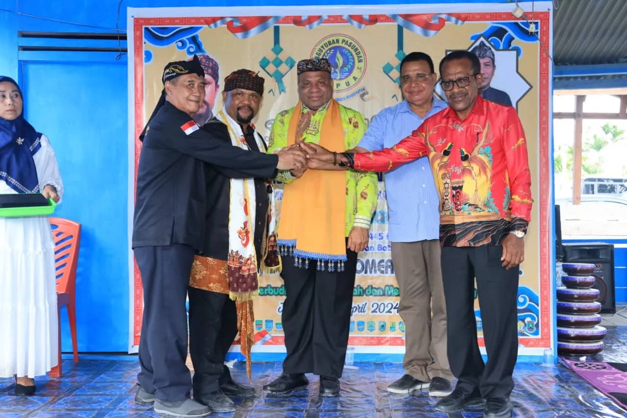 Ilustrasi berita Papua: Nama Irjen Mathius Fakhiri Kian Menguat di Pilkada Papua, Ini Sosok Benyamin Arisoy yang Digadang Mendampingi "Sang Jenderal"