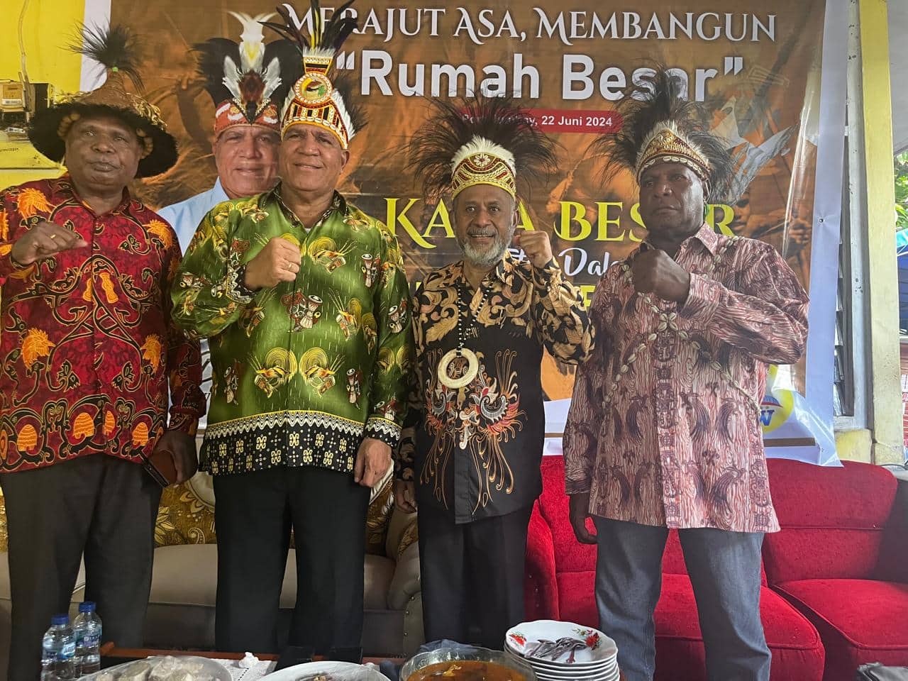 Ilustrasi berita Papua: Didampingi Lemasko, Paulus Waterpauw Minta Restu dari Dewan Adat Papua Maju Pilkada Gubernur Papua, Sematkan Marga 'Awi'