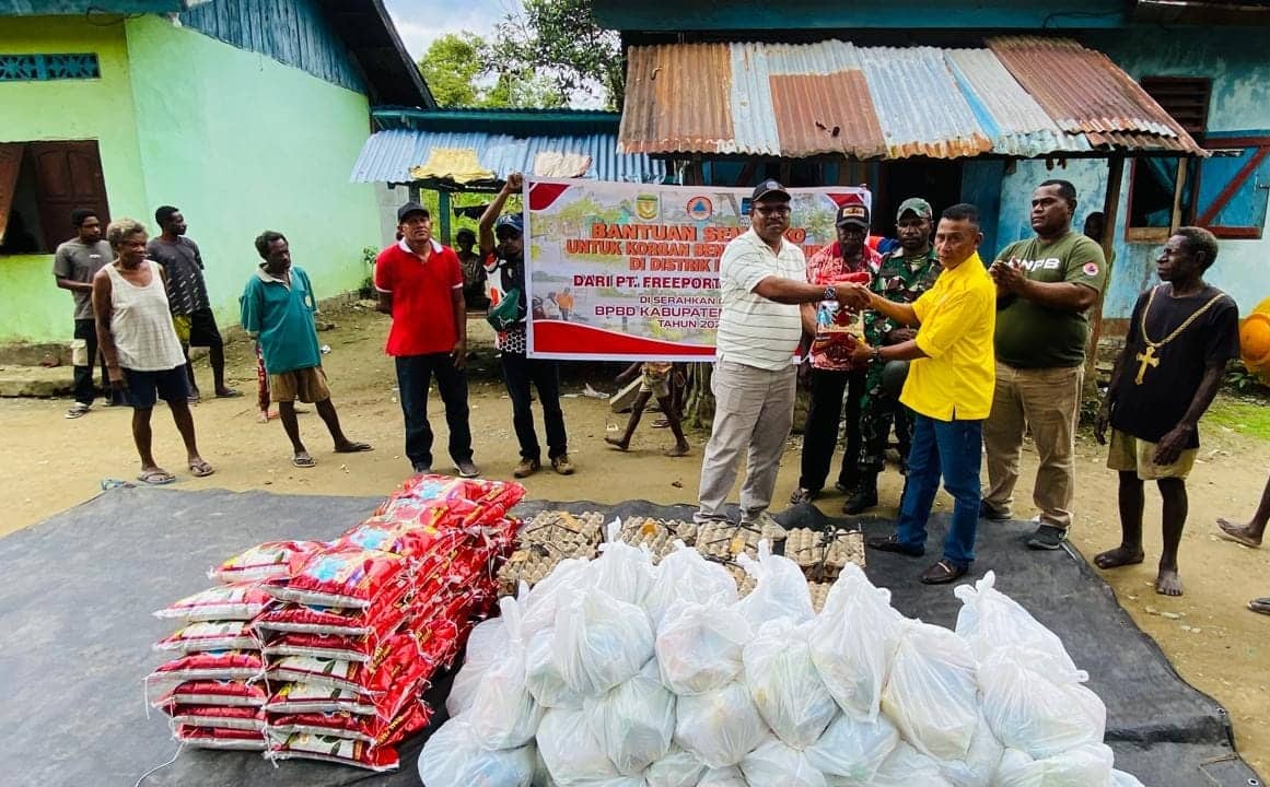 Ilustrasi berita Mimika: BPBD Mimika Salurkan Bantuan dari PTFI Kepada Warga Terdampak Banjir di Iwaka