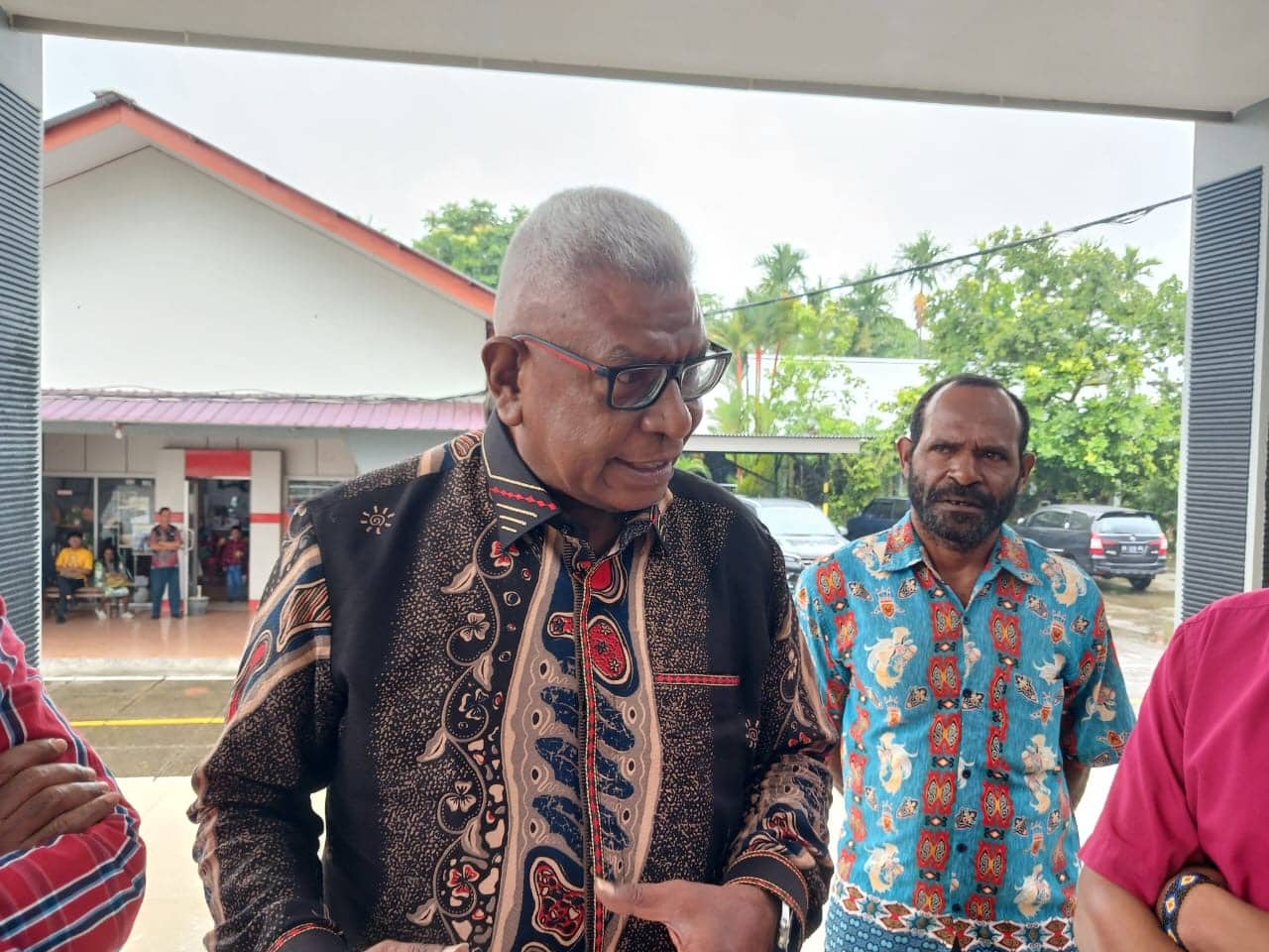 Ilustrasi berita Mimika: Bupati John Rettob Perjuangkan Aspirasi Forum Pencaker Soal Quota Seleksi ASN Untuk OAP dan Tes Offline