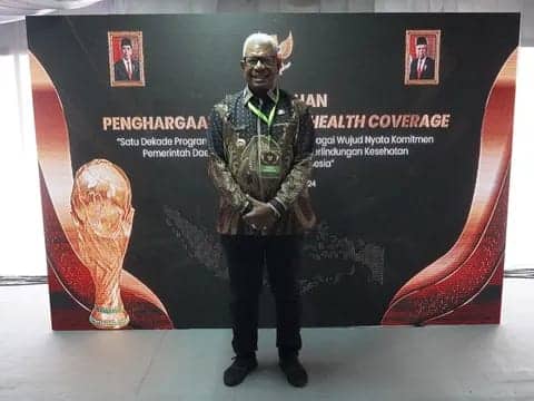 Ilustrasi berita Mimika: Mimika Torehkan Prestasi Membanggakan, Bupati John Rettob Terima Penghargaan UHC Award 2024