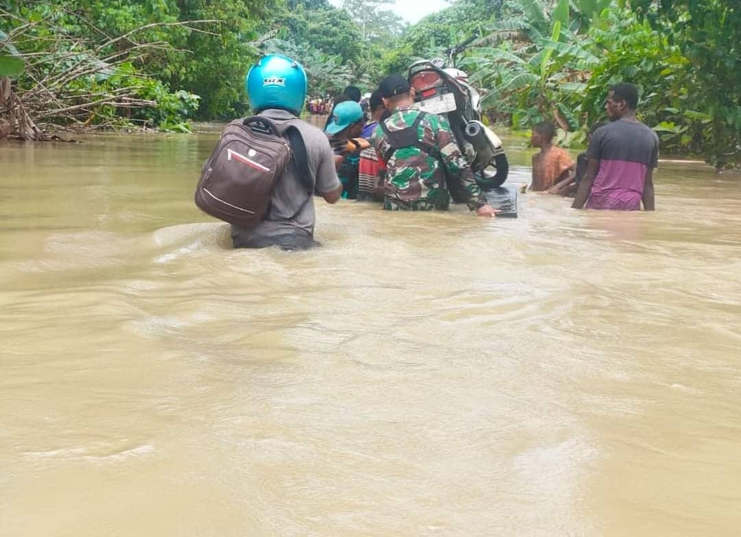 Ilustrasi berita Papua: Ratusan Rumah Terendam dan Jembatan di Distrik Makbon Sorong Putus Diterjang Banjir